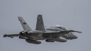 Испански боен самолет F-18 се разби при подготовка на авиошоу