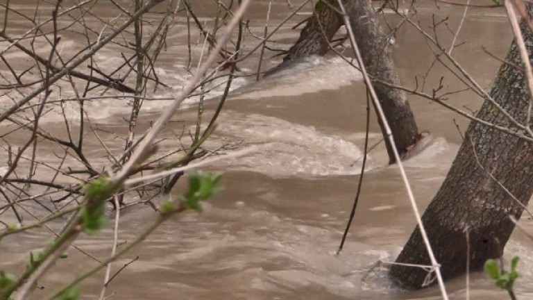 Тунджа преля при Елхово, има наводнени райони