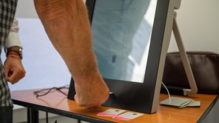 В община Мездра поставиха симулатор за машинно гласуване