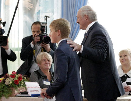 Лукашенко печели изборите в Беларус