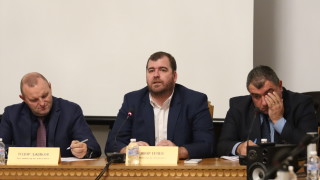 Близо 30 минути се забави заседанието на земеделската комисия в