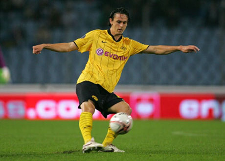 Арсенал, Челси и Сити искат защитник на Дортмунд