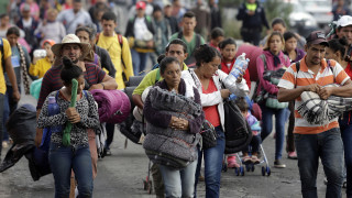 Първите мигранти от кервана пътуващ през Мексико към Съединените щати