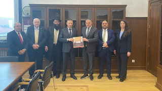 Търсят Сарафов, а той на среща с евреите