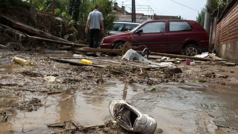 Най-малко 8 души са пострадали при тежката буря в Румъния.