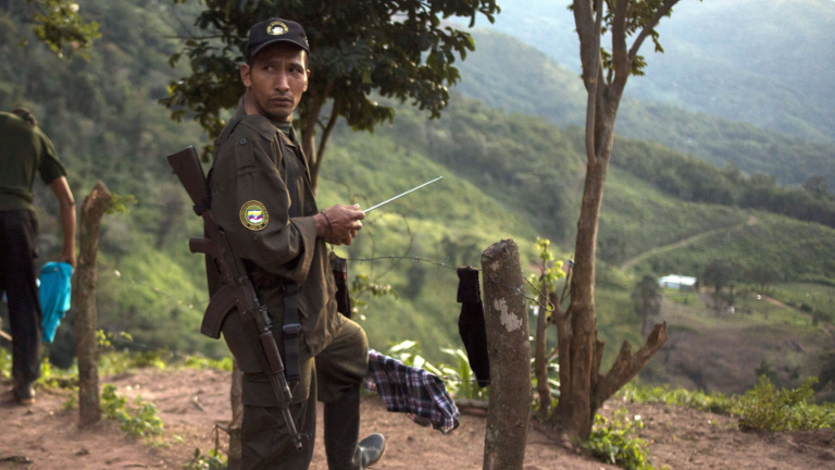 Група въоръжени ренегати от Революционните въоръжени сили на Колумбия (FARC)