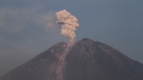 Вулканът Мерапи в Индонезия изригна