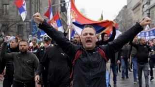 Стотици хиляди граждани и студенти излязоха по улиците на Белград