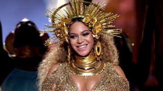 Бионсе ще ражда близнаците вкъщи