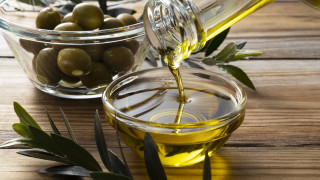 Зехтинът е основен продукт в много професионални кухни и домакинства