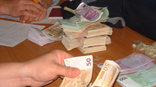 Задържаха недекларирани 95 000 евро на летище Варна