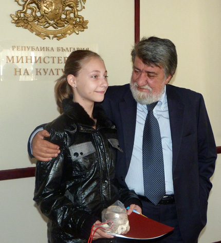 Рашидов награди ученичка за проявена гражданска доблест