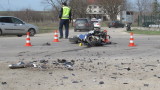  Моторист е с заплаха за живота след злополука с кола край Ямбол 