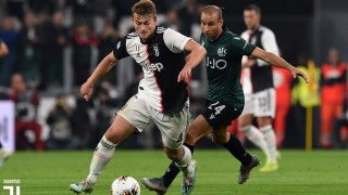 Защитникът на Ювентус Матайс де Лихт се превърна в главно