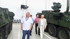Министърът на отбраната: Забавени доставки бавят проекта за бойните машини „Страйкър“