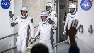 SpaceX изпрати екипаж от четирима астронавти до Международната космическа станция