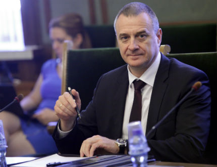 Липсват пари, които е трябвало да бъдат в трезорите на КТБ, обяви МВР шефът
