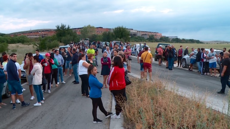 Жители на село Шишманци в община Раковски, област Пловдив, излязоха