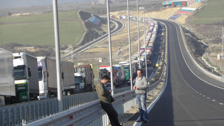 Интензивен е трафикът на българо-гръцката и на българо-турската граница, стана