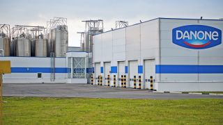 Danone дава милиарди, за да придобие най-продавания бранд соево мляко
