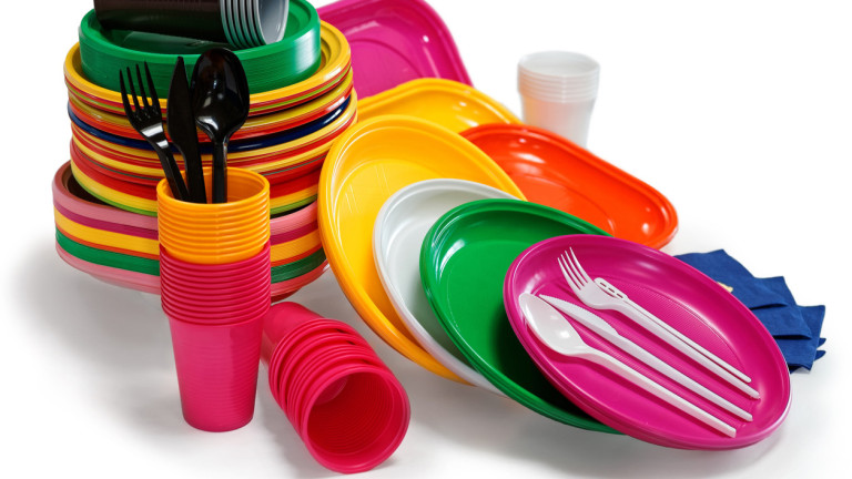 Европейската комисия предложи пълна забрана на някои пластмасови продукти за