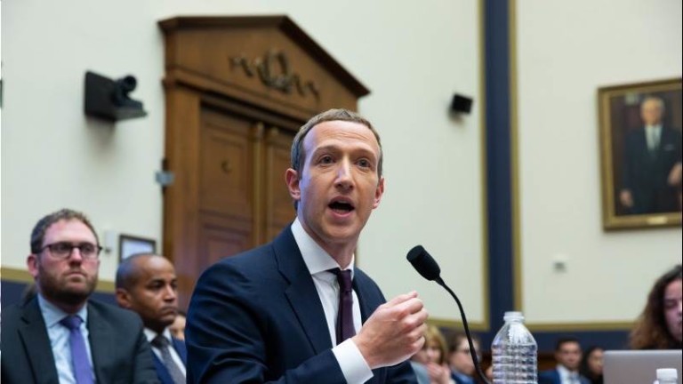 Главният изпълнителен директор на Фейсбук Марк Зукърбърг падна на шесто