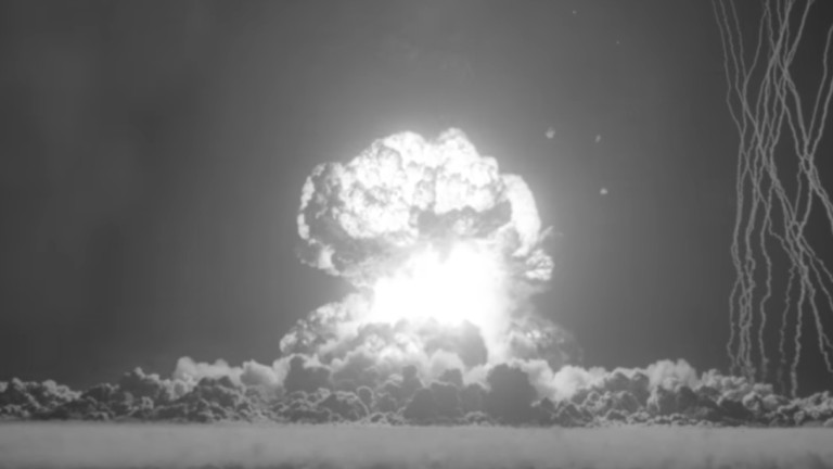 62 видеа на атомни експлозии