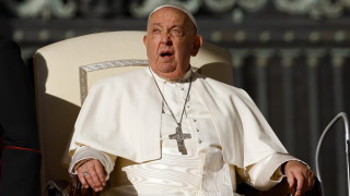 Папа Франциск вече не е в непосредствена опасност за живота си