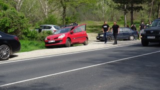 Верижна катастрофа между 5 автомобила блокира Е 79 между пътен възел