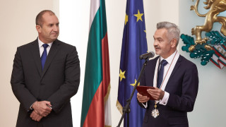 Президентът Румен Радев удостои с орден стара планина посланика на