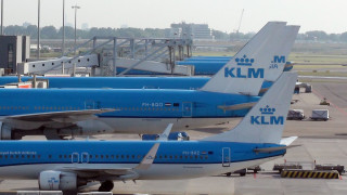 Нидерландският въздушен превозвач KLM иска да замрази заплатите на персонала