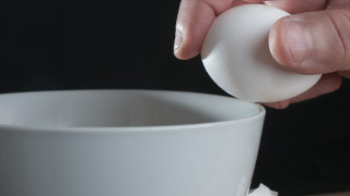 Независимо дали приготвяме някакъв сладкиш или ни трябват яйца за