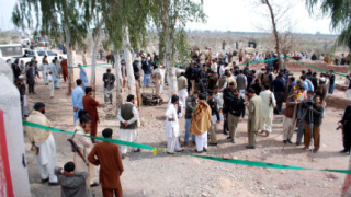 Смъртни присъди за екстремисти, свързани с атака срещу училище в Пакистан