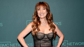 Джейн Сиймур не само изглежда страхотно за своите 72 години