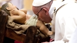 Папата призова към смирение по Коледа