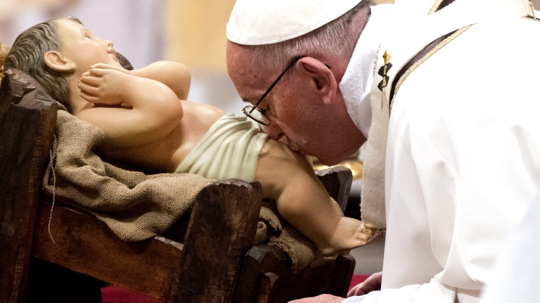 Папата призова към смирение по Коледа