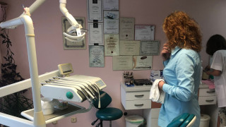 Хаос: Зъболекарите остават извън система, в която са задължени на бъдат