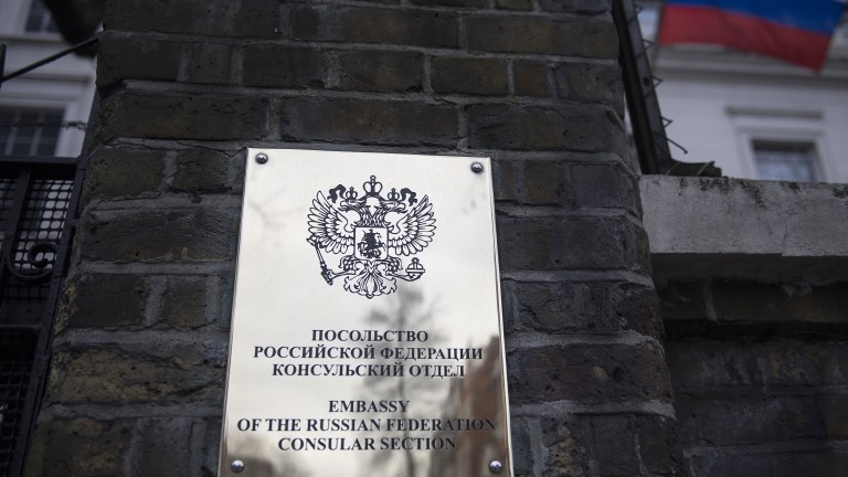 Посолството на Русия в Лондон обяви, че възприема всяко укриване