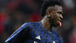 Британският журналист Бен Джейкъбс следван от над 300 000 души