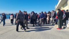Рибари излязоха на символичен протест в Поморие
