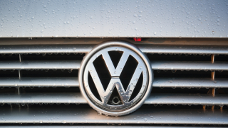 Volkswagen връща в сервиза 577 590 автомобила