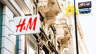 Акциите на шведската H&M се сринаха - какви са причините