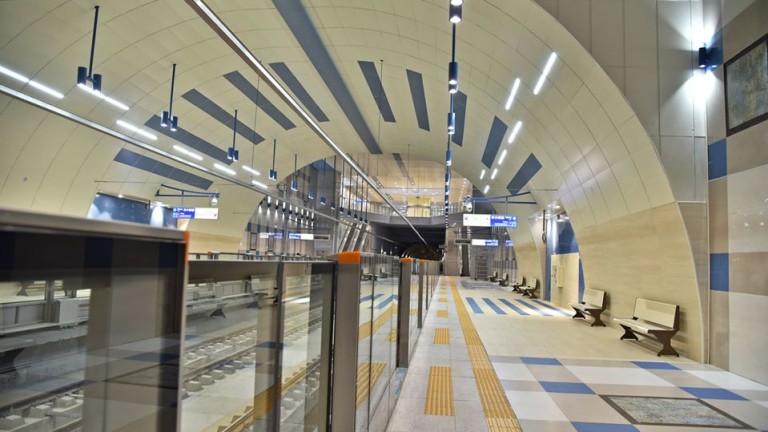 Между новите станции на метрото в София, ремонтът на едни