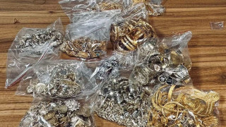 Митнически служители откриха контрабандно пренасяне 4 3 кг златни накипи при