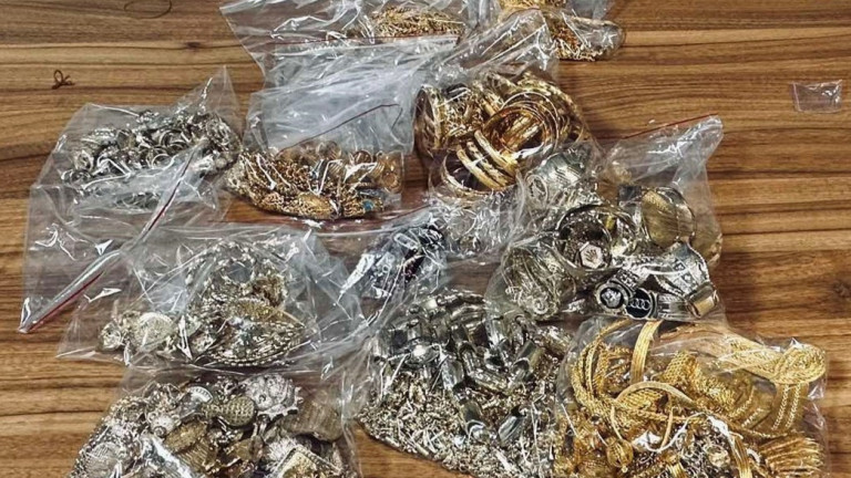 Митнически служители откриха контрабандно пренасяне 4.3 кг златни накипи при