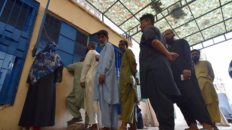 Пакистан отвори още гранични центрове в петък, за да ускори