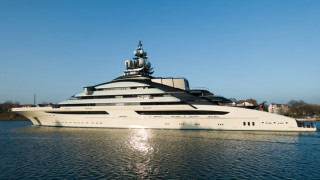 Суперяхта на санкциониран от САЩ и ЕС руски милиардер премина през Ормузкия проток