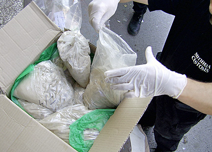 Митничари хванаха 10 кг кокаин