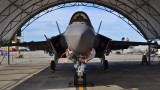  Десетки чисто нови изтребители F-35 стоят 