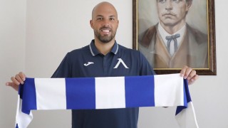 Вратарят Николай Михайлов подписа нов договор с Левски Стражът сподели